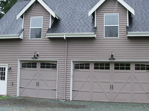 Exterior View of the Garage where the Apartment is Located
