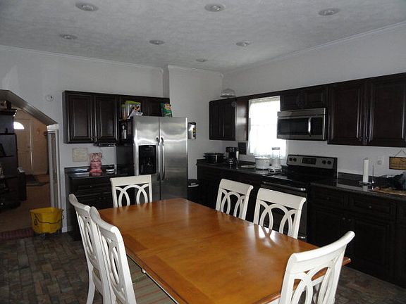 4th image of 2820 Brant Ave