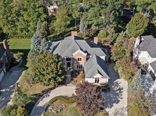 2928 Vineyards Dr, Troy, MI