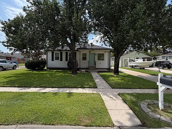 169 Destrehan Dr, Destrehan, LA 70047