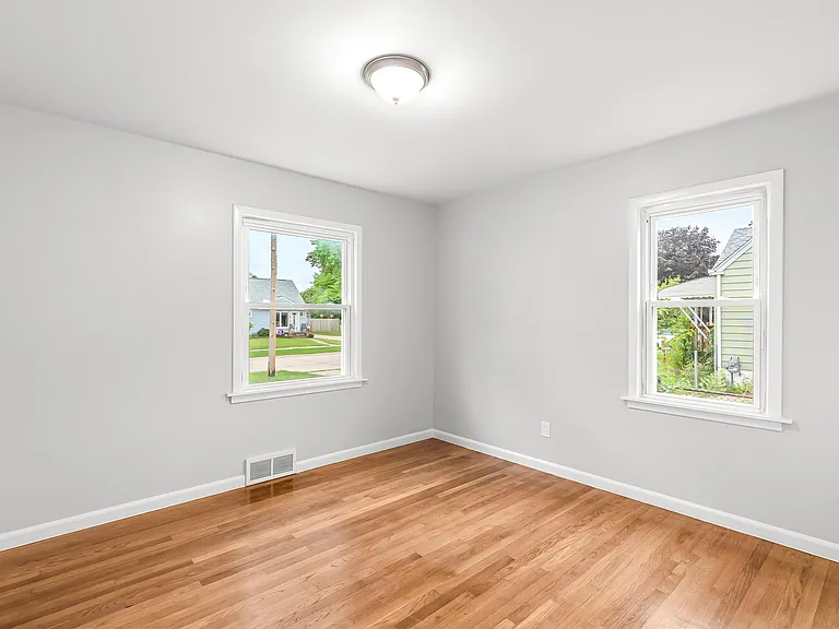 32506 Florence St — Photo 14