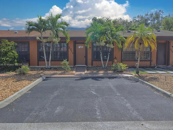 2311 Elm Ct, Hollywood, FL 33026