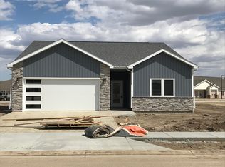 2018 34th Ave SE, Mandan, ND 58554
