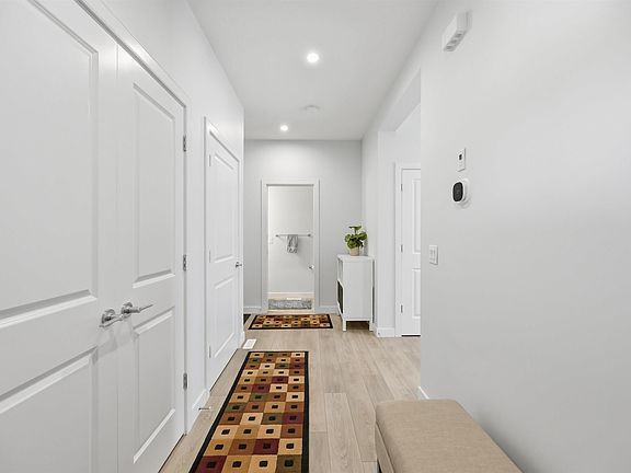 2nd image of 185 Larch Cres