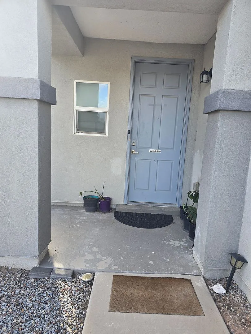 3-4 bedroom in Enchanted Hills! — Photo 3