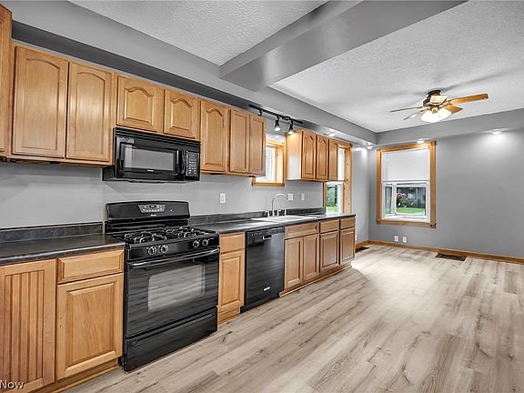 5th image of 175 E Walnut Ave
