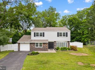 4 Balsam Pl, Lafayette Hill, PA 19444