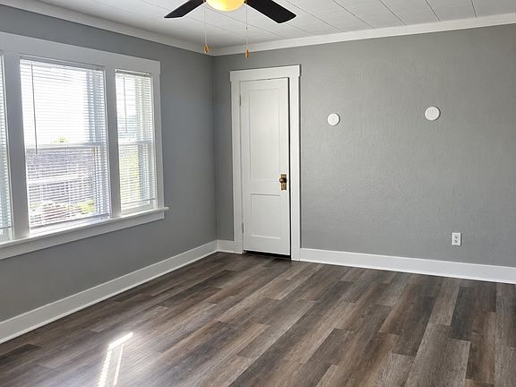 3rd image of 408 W Walnut St