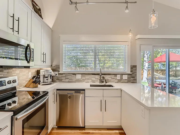 4418 Driftwood Pl — Photo 9