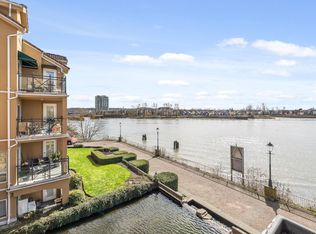 6 Renaissance Sq #312, New Westminster, BC