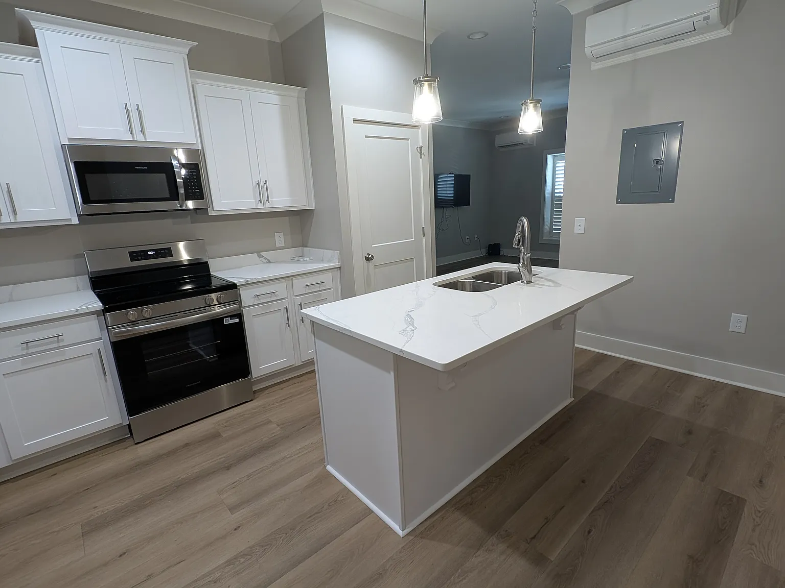 Studio, 1100 sqft, $1,500 — Photo 2