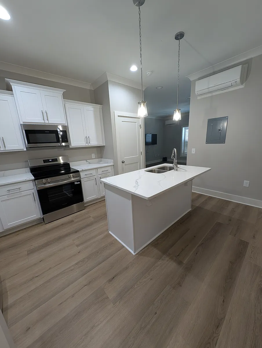 Building Photo - 220 N Peedin Ave #201