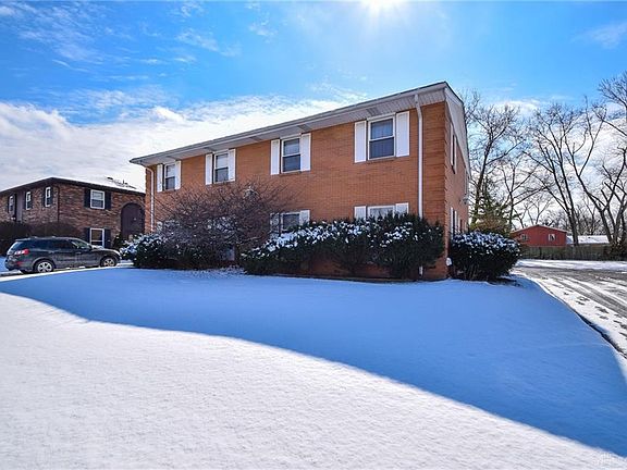3rd image of 2070 Hewitt Ave
