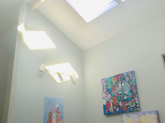 High ceiling in Dining Rm