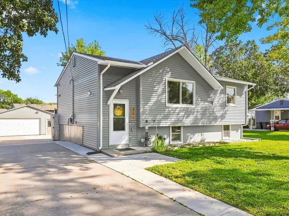 205 Greenhaven Rd, Council Bluffs, IA 51503