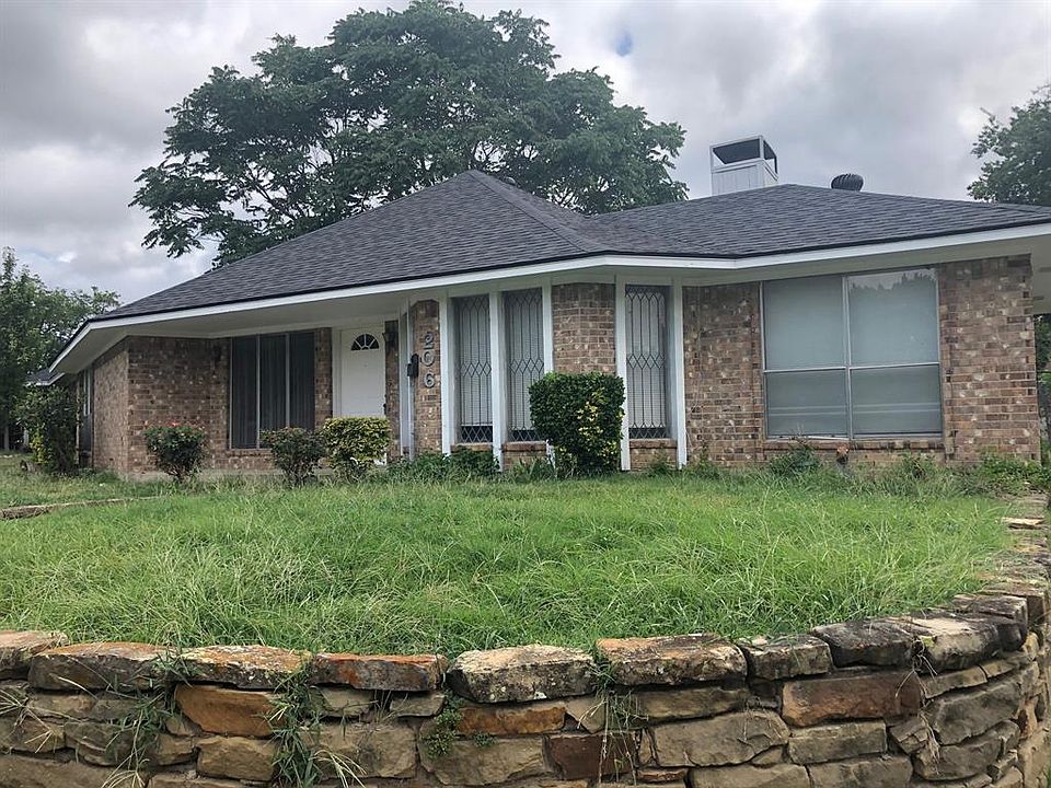 1st image of 206 Johnson Dr