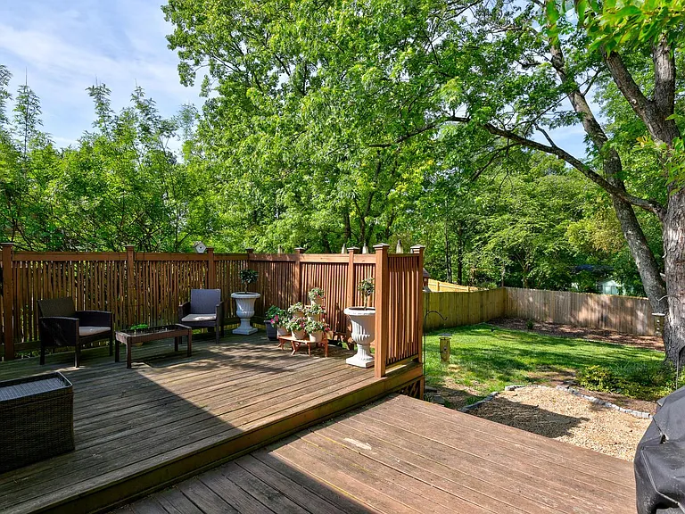 2598 Redfield Dr — Photo 18
