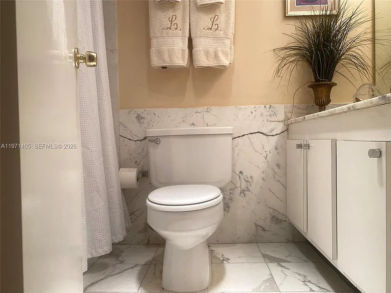 177 Ocean Lane Dr #204 — Photo 8