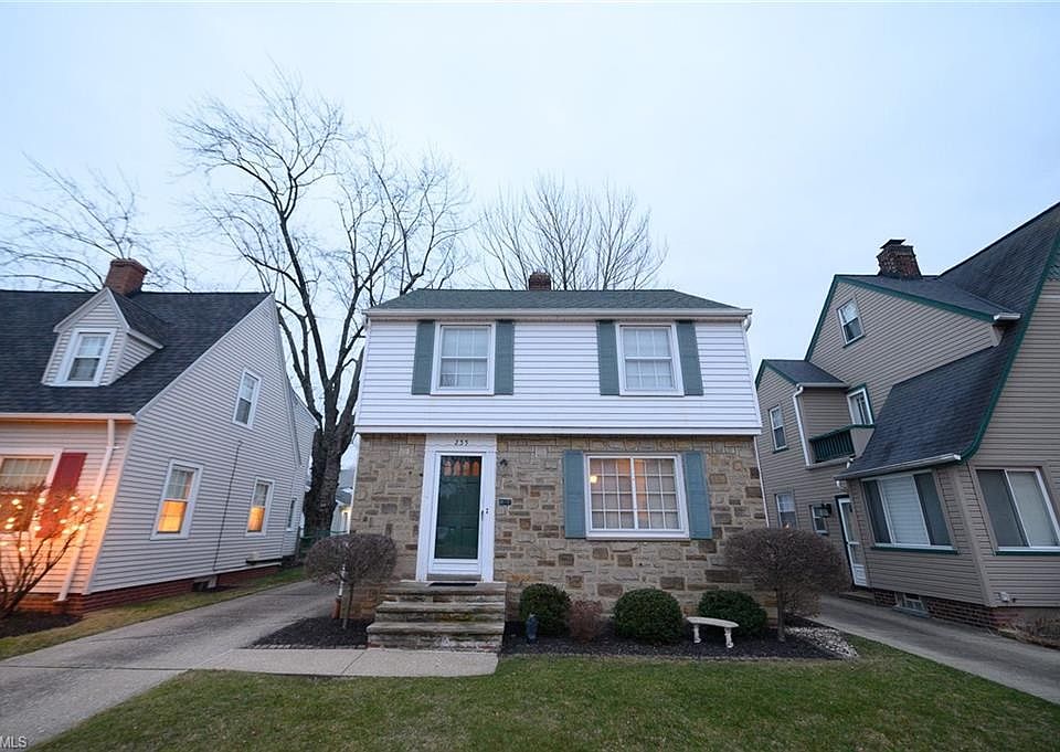 1st image of 255 E 210th St