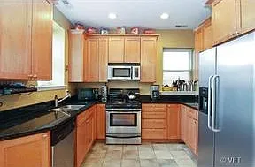 Must See! Beautiful, 2 Bed/2 Bath3rd Fl Laundry, Gated Parking, Fireplace, Located E. Garfield Park! — Photo 2