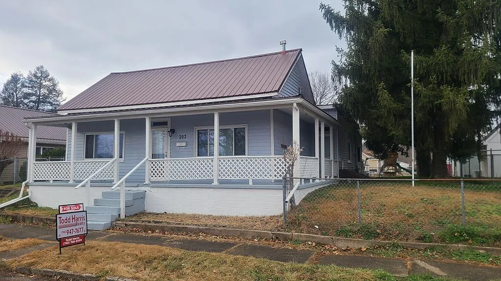 203 Walnut St photo 1