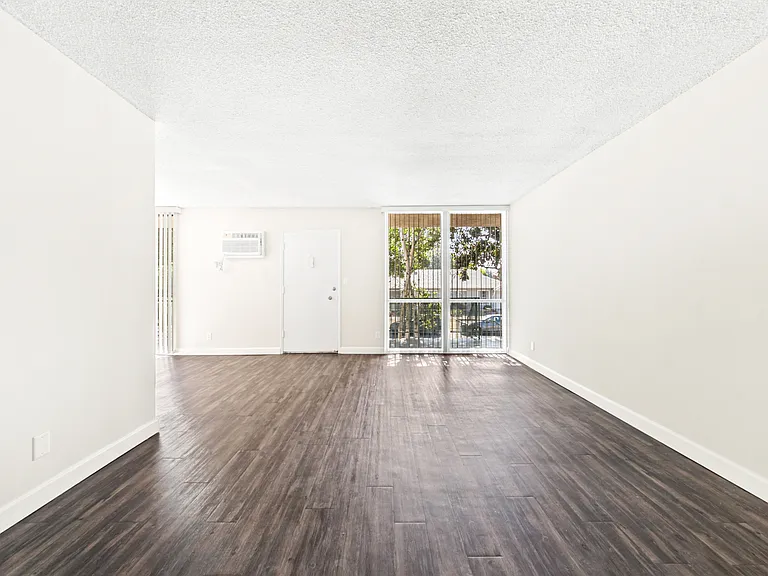 13505 Burbank Blvd #2 — Photo 11