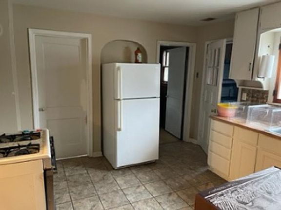 3rd image of 81 N Morse St