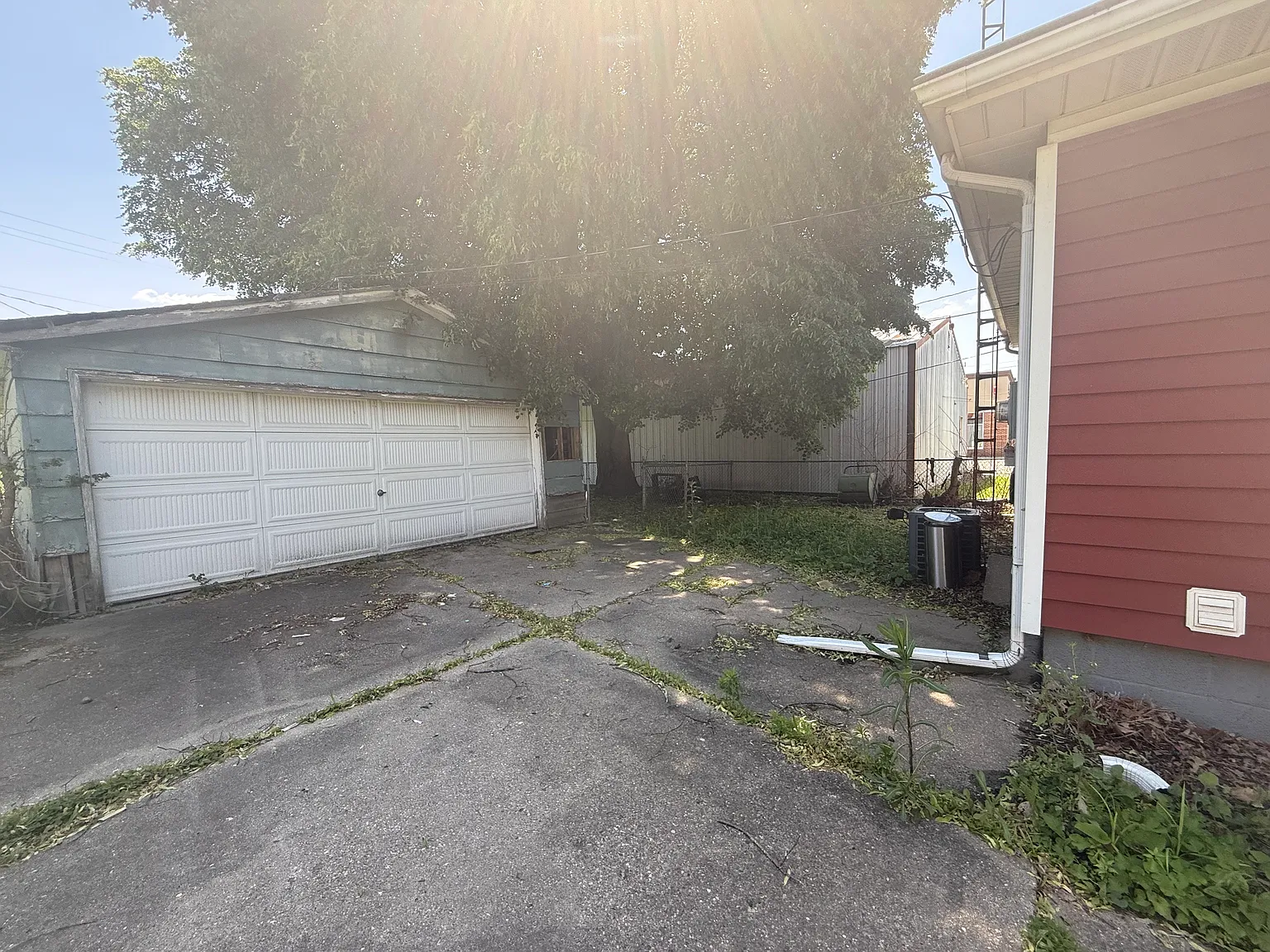 3 bed, 1000 sqft, $1,100 — Photo 2