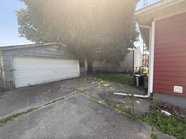 2640 S 5th St — Photo 2