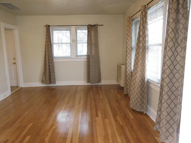 123 Edith Blvd SE #2 — Photo 4
