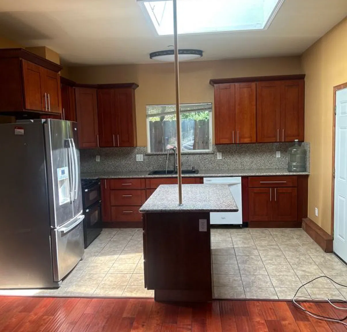 1 bed, 696 sqft, $3,000 — Photo 2