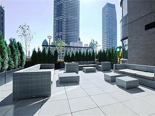 Rented by R New York | media 7