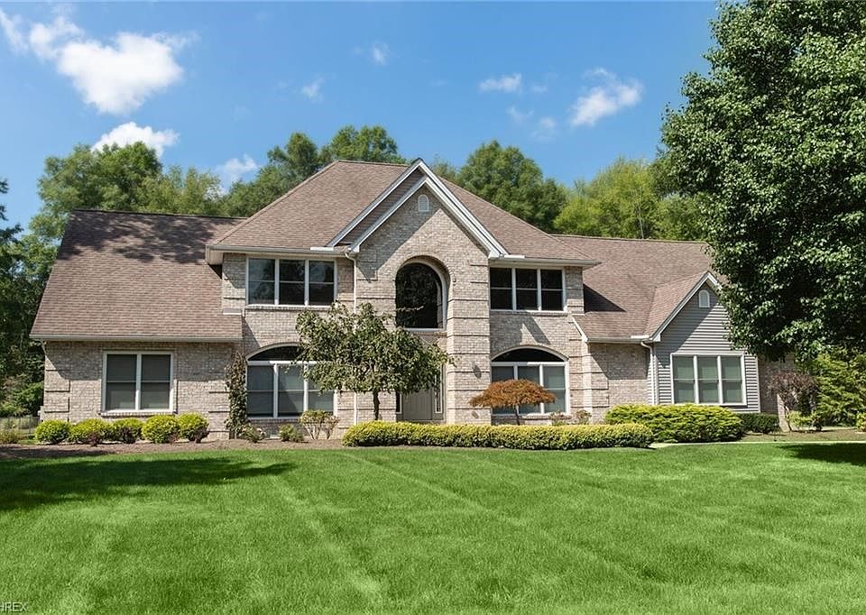 1st image of 2471 E Pointe Dr SE