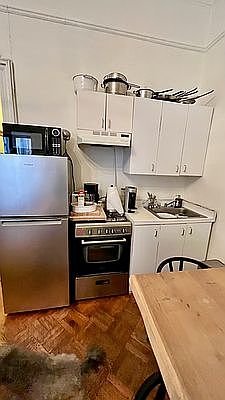 4th image of 247 W 76th St APT 4