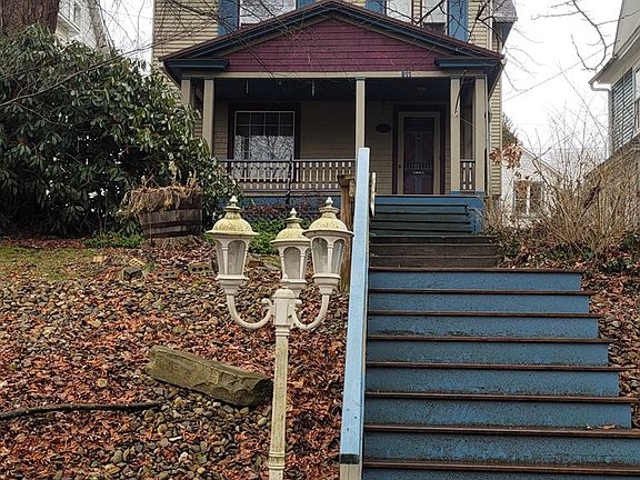 2nd image of 811 W 1st St