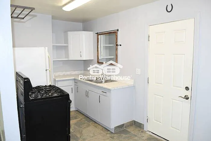 2532 E Adams St #8 — Photo 5