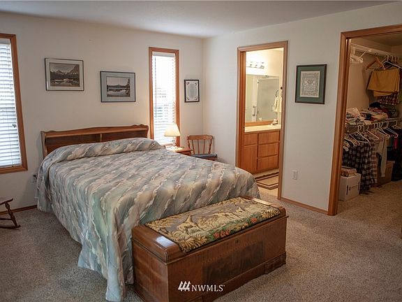 5th image of 5522 44th Ct SE