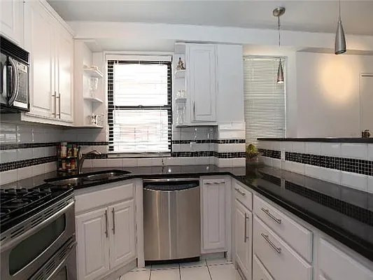 Sold by Exclusive Properties Sotheby's International Realty | media 38