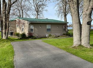 9082 Beach Rd, Brewerton, NY 13029