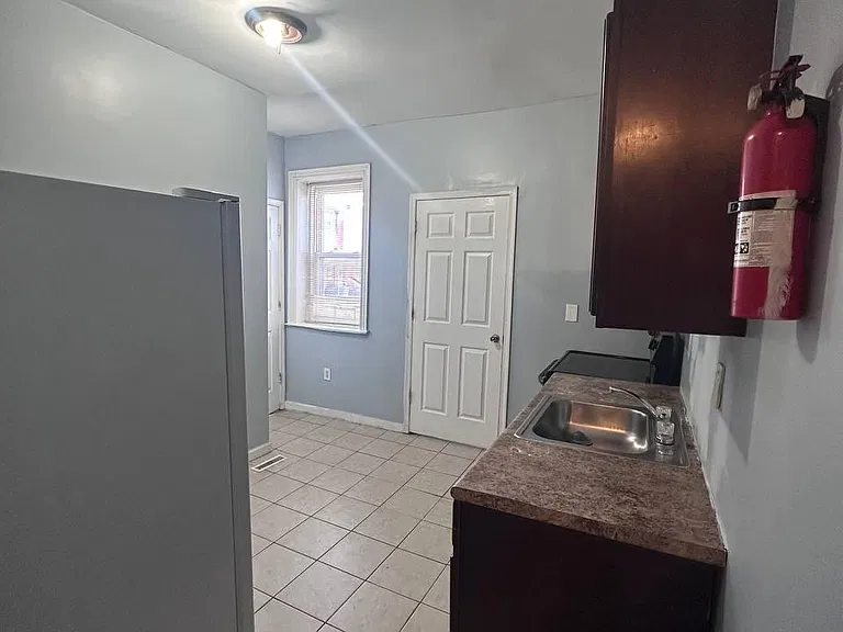 6033 Chestnut St #1 — Photo 8