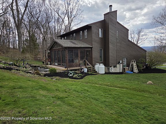 4th image of 142 Dark Hollow Rd