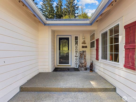 4th image of 17943 Clear Lake Boulevard SE
