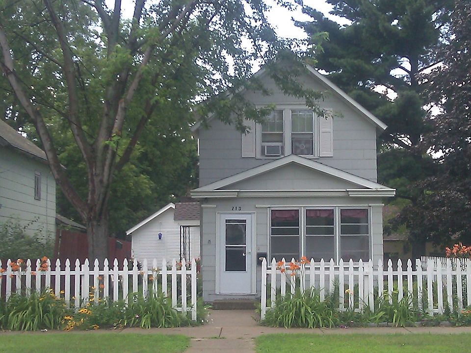 1st image of 213 12th Ave N
