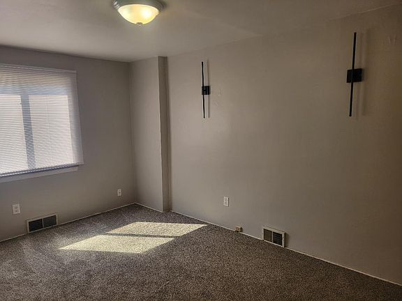 5th image of 334 E Pike St #2