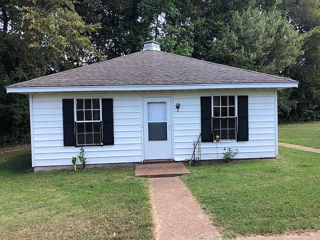 This is a front view of the cottage. It has vaulted ceilings.