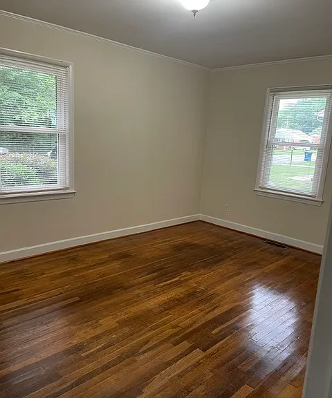 1208 W Pearsall St — Photo 8
