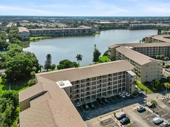 3796 Lake Bayshore Dr #K529, Bradenton, FL 34205
