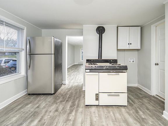 4th image of 51 Lansing St Unit 1