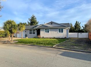 219 Corona Loop Rd, Roseburg, OR 97471