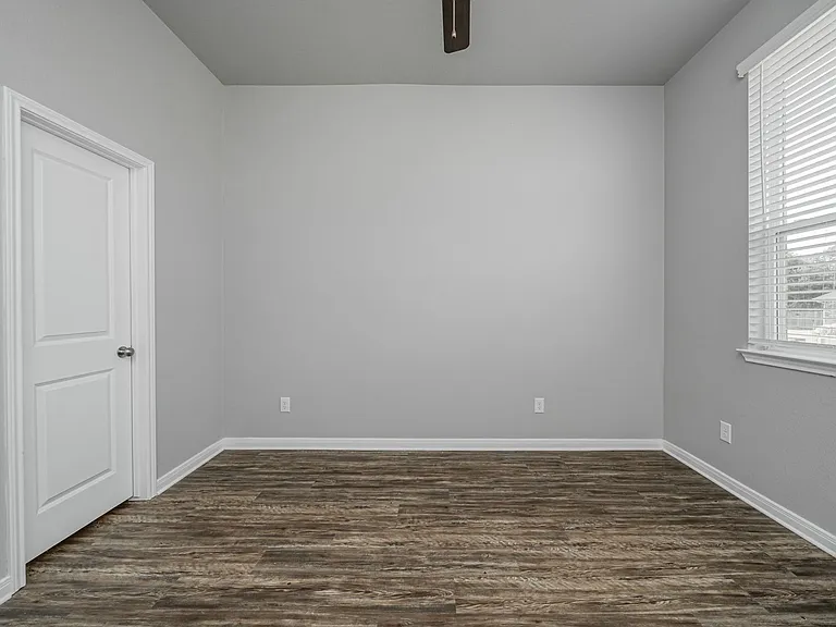 521 Fallbrook Dr — Photo 47